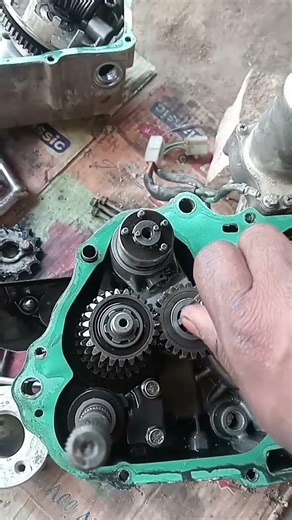 hero splendor plus bike engine fitting #automobile #bike #splendor #youtubeshorts #shorts