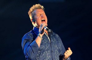 Rascal Flatts' Gary LeVox and Natasha Bedingfield Meet in the Middle in New 'Easy' Video
