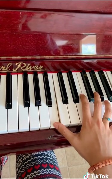 RH Tutorial: Mystery of Love Piano Tutorial