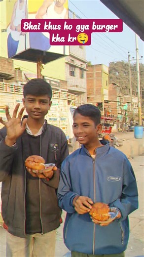 Bhai burger kha kr khus ho gya🤤 Happy customer 💯 #shortsfeed #newreel #reels #viralreels #viral
