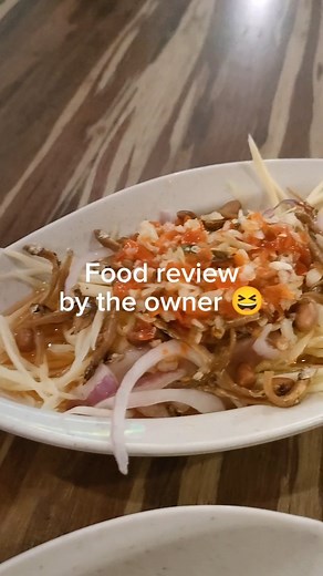 3.6K views · 375 reactions | Kita buat food review sikit. Restoran ni bayar iols RM1k & kasi makan, Linda on je la... Linda Onn kan.. ada sesiapa nak minta Linda buat food review? DM k  Restoran : My Mom's Chicken Rice Lokasi : Lotus's Ampang, MyTOWN KL, Lotus's Rawang Opening hours : 11am-9.15pm daily @mymomschickenrice Note : Opens for franchise soon. | Linda Onn | Facebook
