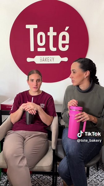 La pregunta del millón ¿Por qué hacen lo que hacen? Nos encanta hacer pasteles, grabar videos y ver que pasaaaa Comenten a todos los lugares que les gustaría que fuéramos 😜 #totebakery #intercambiocupcakes #fandetotebakery #tiktokparaempresa