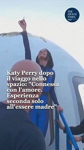 La cantante Katy Perry dopo il viaggio nello spazio a bordo del razzo Blue Origin afferma che è "un'esperienza seconda solo all'essere madre", e che lassù nello spazio si è sentita "connessa con l'amore". | The Epoch Times Italia
