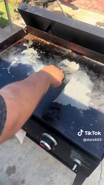 How to clean Blackstone Griddle after every use 😎💯#blackstone #howtoclean #blackstonegriddle #creatorsearchinsights @Blackstone Griddles