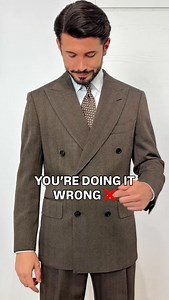 How to wear a double breasted suit 👀 #suit #doublebreastedsuit #styletip #menswear #mensstyle | Omar Spaneshi