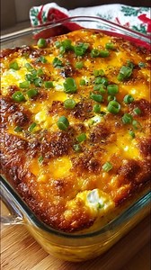 🎯 Christmas Morning Hashbrown Casserole 🥔🧀🎄 📝 Ingredients (Serves 8-10) 1 (30 oz) bag frozen shredded hash browns 10 large eggs Full Recipe in the first Coʍmеոτ 👇 #ChristmasBreakfastCasserole #HashbrownHeaven #HolidayMakeAhead #FamilyFeast | Toothsome Recipes