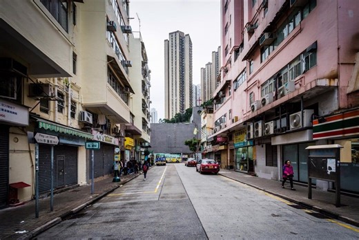 (VIDEO) Preselila se je v mesto duhov in razkrila: "Za stanovanje odštejem 390 evrov"