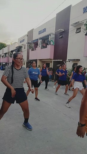 Hataw na hataw mag Zumba sayaw ladies, 👏 super pawis. Akala mo mga bagets pa 😂😂 cge LNG birahan natin , skelan mamaya | Zumba sayaw