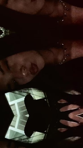 👸🏽🤫