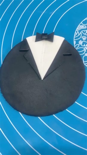 How to make fondant tuxedo caketopper #ytshorts #fondanttutorial #sugarpaste #craft #handmade