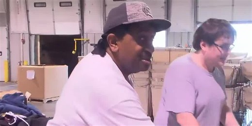 Once homeless veteran now helping others who served