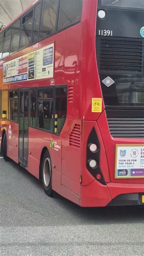 SK20BCY 11391 Enviro 400 MMC on route 25 at Stratford Bus Station (towards Ilford)