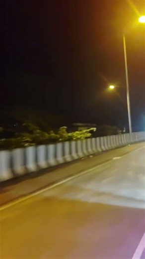 👉 “Traveler se Raat ka amazing view 🌳🚐” #travel #india #viral #nature #viralmoment #travelvlog