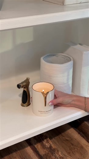 This is body care rethought. ✨ Our Intensive Blonde Body Lotion Candle warms into a rich, shea-butter lotion that melts straight into the skin. Light it for the ambiance, use it for deep hydration, especially when winter skin needs something more intentional. #bodylotioncandle #thomasblonde #bathandbody #nontoxicbathandbody