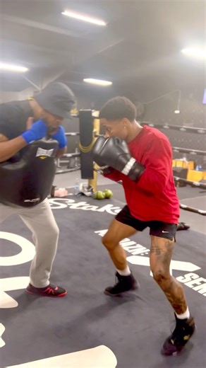 Putting in work 🥊 @kid_austin1 in the Elite 2 Boxing shoes, available now. #Everlast #Elite2 #elite2boxingshoe | Everlast