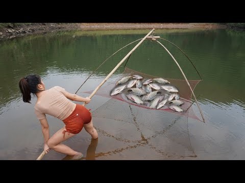 Catch fish Using pumps, pumping water outside the natural lake, catching many big fish