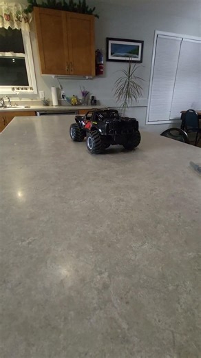 1 JJRC Q156 Remote Control Toy 4WD Off Road Amphibious Climbing Vehicle Waterproof Stunt R/C Car.