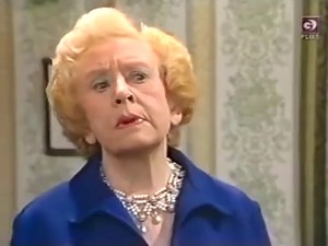 Coronation Street - 21st September 1977. Annie discovers the truth about the carpet. #DorisSpeed #AnnieWalker #BettyDriver #BettyTurpin #JeanAlexander #HildaOgden #JulieGoodyear #BetLynch #CoronationStreet #ClassicCoronationStreet #ClassicCorrie #Classic #Corrie | Doris Speed Fans