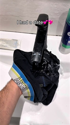 Portable clothes dryer designed for small spaces, installs in seconds on a wardrobe rail and dries clothes efficiently using warm airflow, ideal for students and shared apartments. #portableclothesdryer #clothesdryer #quickdry #studentlife #smallspaces Perfect for cold or humid weather compact and easy to store