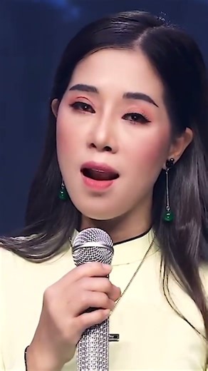 Nguời Đẹp Bolero Thúy Hằng Khiến Triệu Người Say Mê Ngay Từ Câu Đầu Tiên- Tình Yêu Trả Lại Trăng Sao