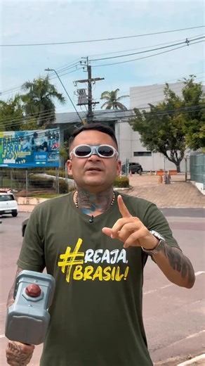 Alexandre Salazar on Instagram: "🚨 Enquanto o governador atraso de vida vive de promessas e propaganda, quem trabalha de verdade — médicos, policiais e servidores — segue sem respeito e sem pagamento em dia! 😡 ⚕️ Médicos com salários atrasados. 👮‍♂️ Policiais sem auxílio fardamento, sem lei de curso, sem data-base e sem as promoções prometidas. Até quando o trabalhador vai pagar o preço da incompetência desse governo? 💥 #SargentoSalazar #GovernadorAtrasoDeVida #RespeitoAosServidores #Seguran