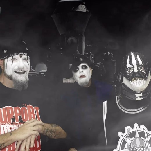 Join Monoxide LIVE at 2:45pm Eastern tomorrow on YouTube ahead of the premiere of his video for Smoke Train featuring Blaze Ya Dead Homie and Joey Black! 🔔 Set your reminder to tune in LIVE at the link in our bio then get redirected to check out the 💨🚂 video premiere afterwards! | Twiztid