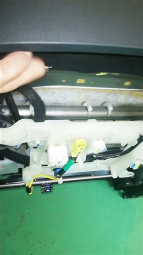 cross seat air bag damage #tips #mechanic #Automobile #airbag