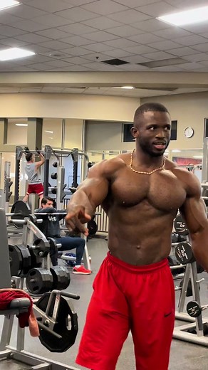 Ultimate push up #africandiamond💎 #keepyoureyesontheprize🏆🌟🌟 #usa🇺🇸 #237🇨🇲 #bodybuilder