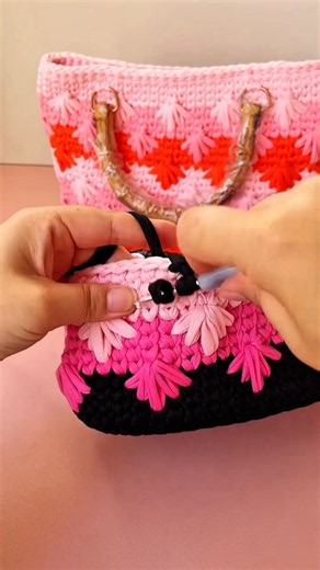 Easy Three-Color Crochet Bag Pattern Tutorial for Beginners!