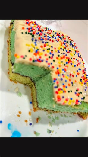 Bowl of deliciouss on Instagram: "Check out this viral marble cake! Two layers of buttercream cake with cocoa powder in between for a marble effect. Topped with vanilla buttercream frosting and sprinkles. 🩵💛 #marblecake #viralmarblecake #ribboncake #viralribboncake #srilankanribboncake"