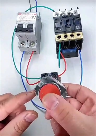 AcademiaDii on Instagram: "Conexion del Contactor con Botoneras👷"