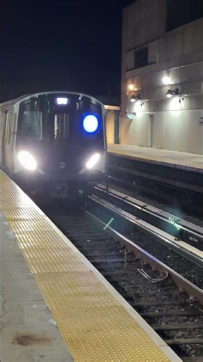 R211A (A) Departs Broad channel #nyc #automobile #subwaytrain #nycta