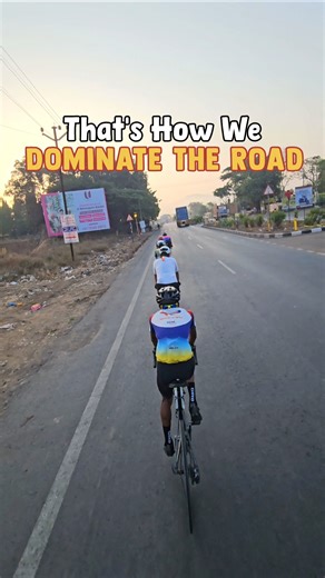Cyclist Ruling The Road💯😲 #cycling #roadbike #gearcycle #fitness #motivation #cyclerace #cyclestunt