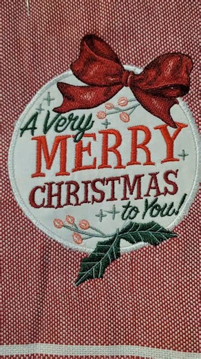 Embroider a towel with us in super speed! Hand towels are the perfect quick and easy project that makes decorating for the holidays a breeze! | The Iowa Quilt Block