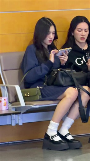 Mable Pangjie baby Put on more clothes; today many of your fans came to meet you at the airport. Although I didn’t see you all, it’s okay. We’ll see each other again tomorrow. I wish great success tomorrow. I love you all forever.#Biejie #Mable_Siriwalee #pangjiewr @mable_siriwalee @แป้งจี่ชอบกินเคบับ @Davikah Channel