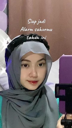 Understanding Islamic Modesty Through Gestures and Fashion