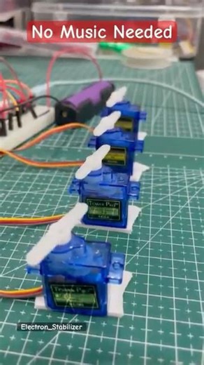 Satisfying Servo in Sync #arduino #diy #school