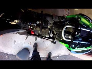 #4Mvlog : Enlever capot de selle Er-6n . Astuce !!