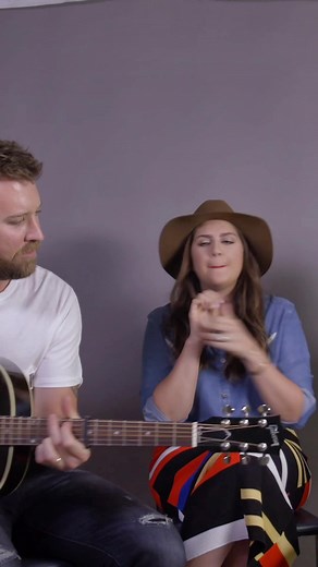 The thunder rolls…and the lightnin’ strikes 🌩 #acousticcovers #thethunderrolls #garthbrooks