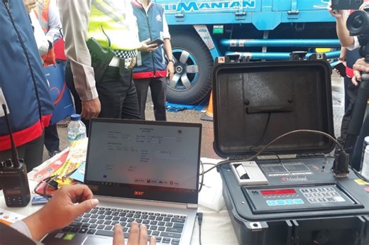 Banyak Penyebab Kecelakaan Akibat Overload, Polisi Pakai Teknologi Ini - Gridoto