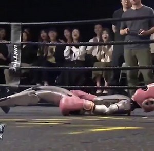 El primer torneo de boxeo entre robots humanoides del mundo se celebra en China