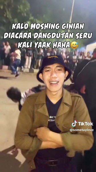 Moshing ala Anak 90an yang Bikin Geram!