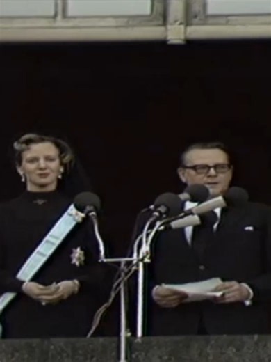 The King is dead, long live the Queen. Shortly after the king had delivered his New Year's Address to the Nation at the 1971/72 turn of the year, he fell ill. After his death 14 days later in Amalienborg Palace on 14 January 1972, King Frederick IX was buried at Roskilde Cathedral near Copenhagen, after a lying in state at the chapel of Christiansborg Palace. Previous rulers had been interred in the cathedral, but it was the King's wish to be buried outside. He was succeeded by his eldest daught