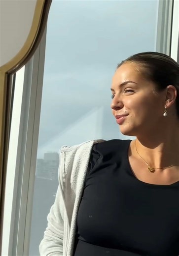 ⁠Friday night reset calls for 6 minutes with the #Conair LED Light Therapy Mask! // Le dimanche, rechargez vos batteries pendant 6 minutes avec le masque de luminothérapie à DEL de Conair! 🎀⁠ ⁠ It helps to reduce fine lines, improve skin tone, and support collagen production.⁠ // Le masque de luminothérapie à DEL contribue à réduire les ridules, à améliorer le teint et à soutenir la production de collagène.✨️⁠ ⁠ ⁠ ⁠Available at @costco.canada! ⁠// Offert chez @costco.canada! 🛍️⁠ ⁠ #HereForHair