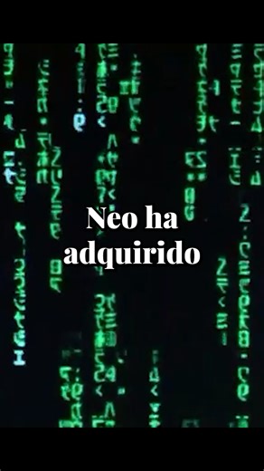 En Matrix Reloaded 👁️, Neo adquiere lo que muchas tradiciones llaman “segunda vista”: la percepción que trasciende lo inmediato y abre la conciencia a lo invisible. Sus sueños proféticos y su visión del código de la Matrix son signos de un despertar espiritual. Esta capacidad no solo lo fortalece como figura mesiánica, también plantea un dilema: ver más allá, ¿es liberación o una nueva forma de control? #matrix #cinefilos #simbolismo #peliculas #scifi #analisisdecine #filosofia #zion #neo #wach