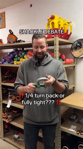 Royal Rigging on Instagram: "Great shackle debate ‼️‼️ 1/4 turn back or fully tight ?? #shackles #craneandriggingequipment #vanbeestshackle #wirerope #chainslings"
