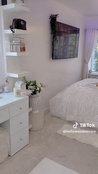 Transform Your Bedroom with Alicia Hollywood Mirror