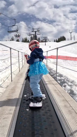 Mic’d up makes editing more fun 🎙️ For reals though it really does. Otherwise we’d always be editing cool shots to music and as much fun as that can be it also gets quite boring quickly. With a mic, it’s so fun to hear the dialogue between Cashy and us parents along with her own self dialogue when she’s having fun or navigating difficult terrain. It’s something I highly recommend to really anyone filming while out snowboarding or skiing. Do it with your friends and I can promise you will have s