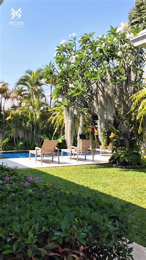 Benoit Gagne Executive Property Consultant Hua Hin Thailand on Instagram: "Beautiful 3 Bedrooms Pool Villa At Hua Hin Soi 88 For Sale Price : 8,990,000 THB ( Fully Furnished) Property Details 3 Bedrooms | 2 Bathrooms 1 Storage Room Living area: 178 sq.m. Land size: 504 sq.m. (126 sq.wah) Originally built in 2014 (Recently renovated) Located on Soi Hua Hin 88, only a 7-minute drive to Hua Hin town Features & Amenities Fully furnished with tasteful décor throughout Spacious living room with TV, pl