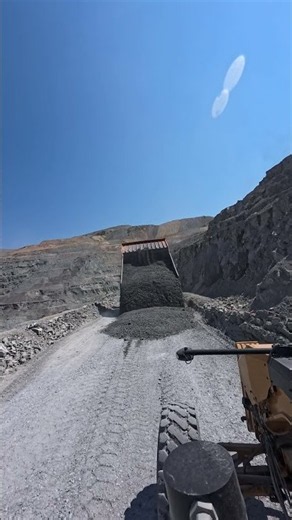 Spreading 220 Tons of Gravel Nice and Smooth